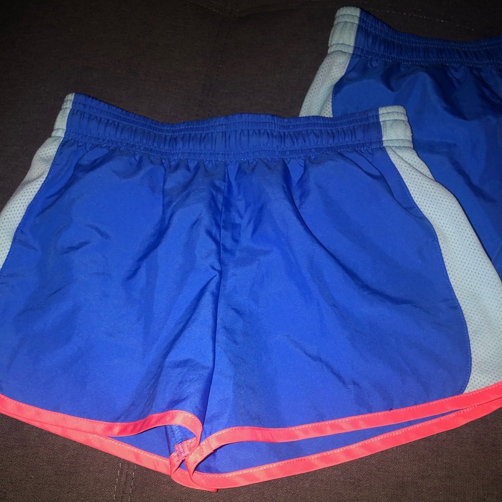 Athletic shorts - Picture 2 of 4